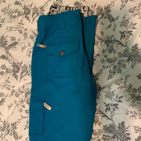 Teal colored Roxy snow pants. - Picture 2 of 4